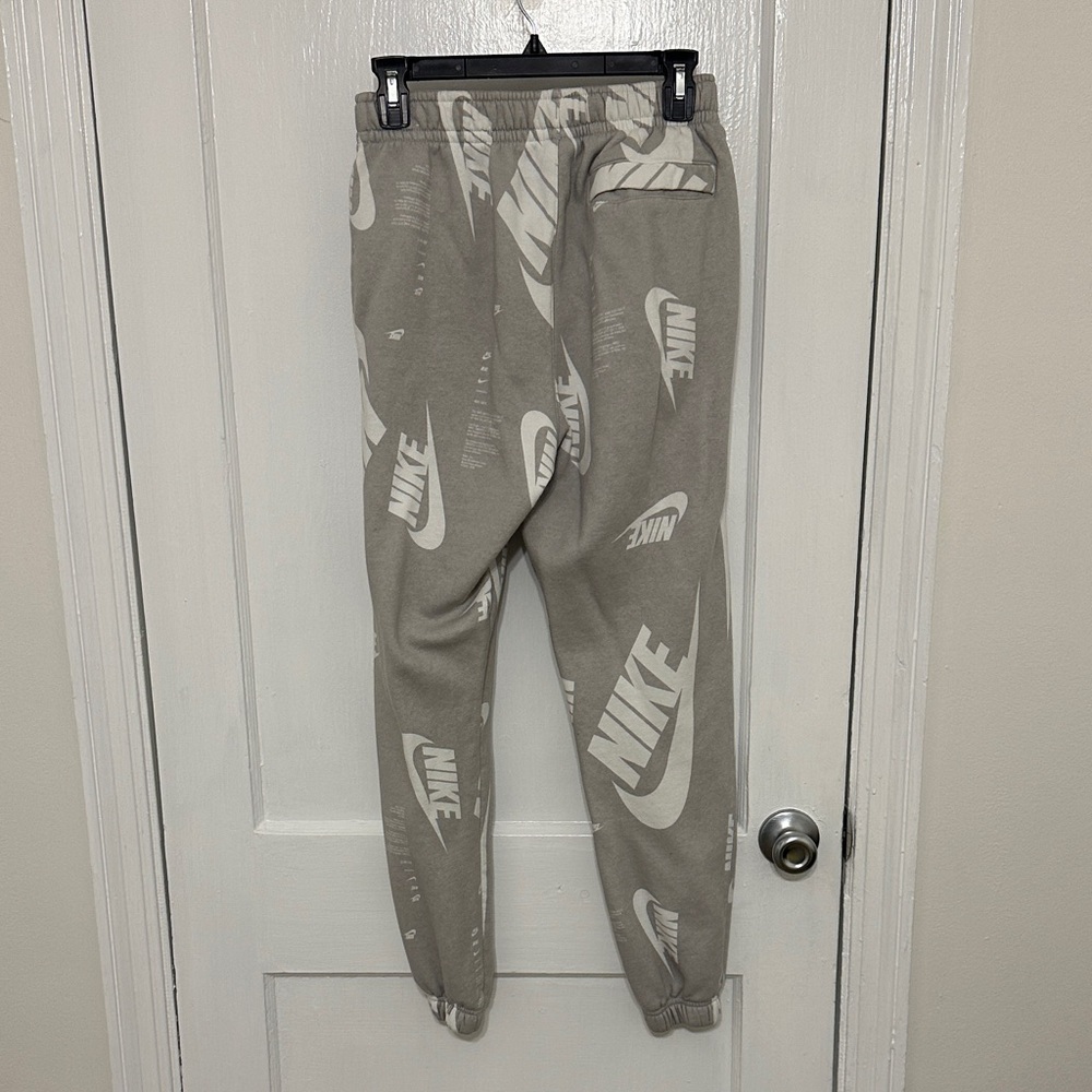 Nike Women's casual set - Picture 5 of 7